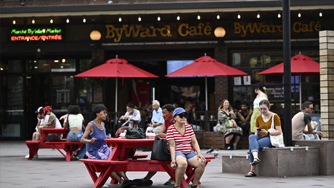 Canadians spending less time with friends, especially those of working age: StatCan